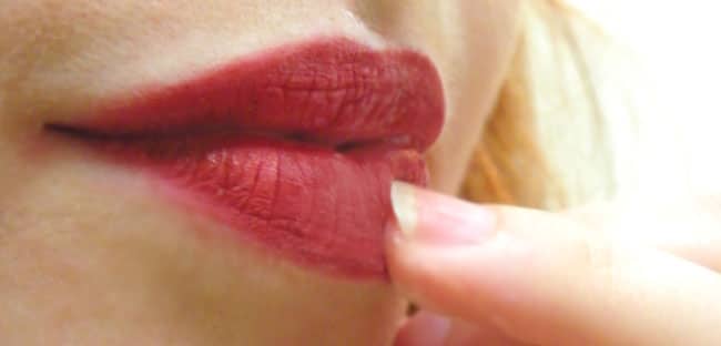 maquillage bouche rouge en detail