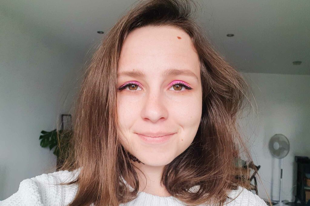maquillage yeux néon