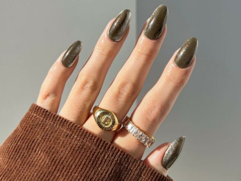 Tendance manucure velours ou "velvet nails"
