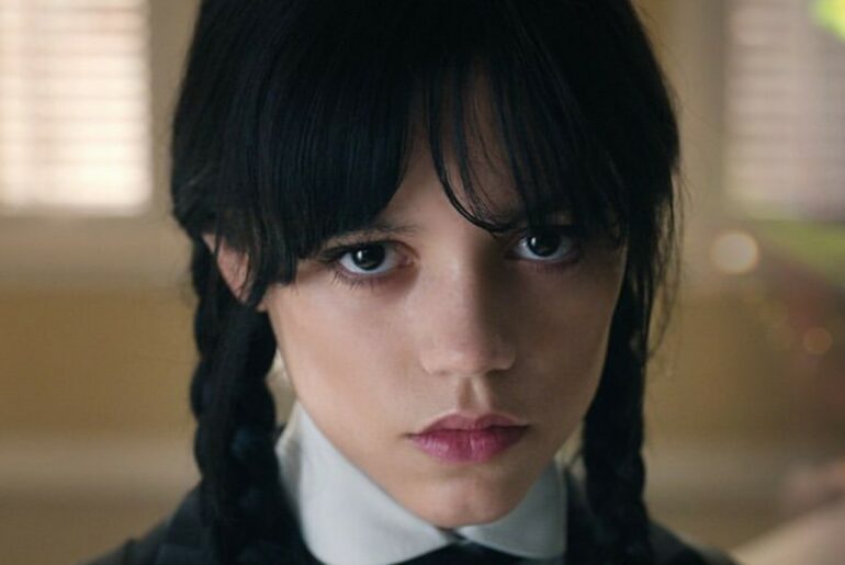 La tendance du makeup soft goth de Mercredi (Netflix)