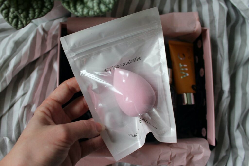 Beauty Blender Sophia+Mabelle — Glossybox "You are loved" février 2024